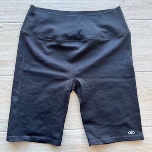ALO Yoga Ribbed Favorite Short in Black Large